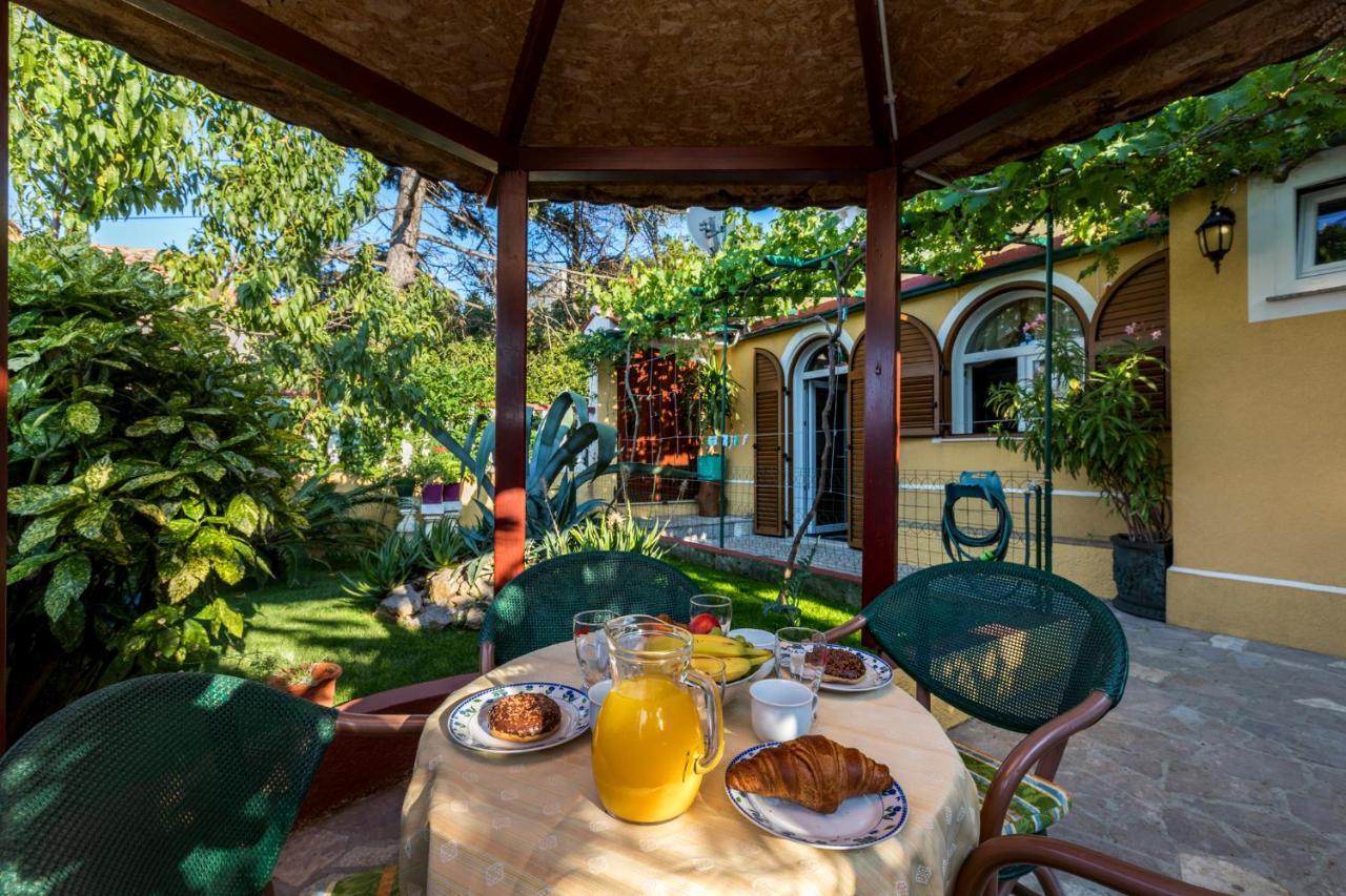 Apartman Maya Mali Lošinj Exterior foto